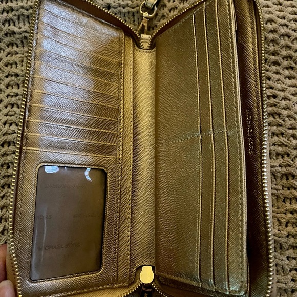 Michael Kors Wallet - Picture 2 of 4